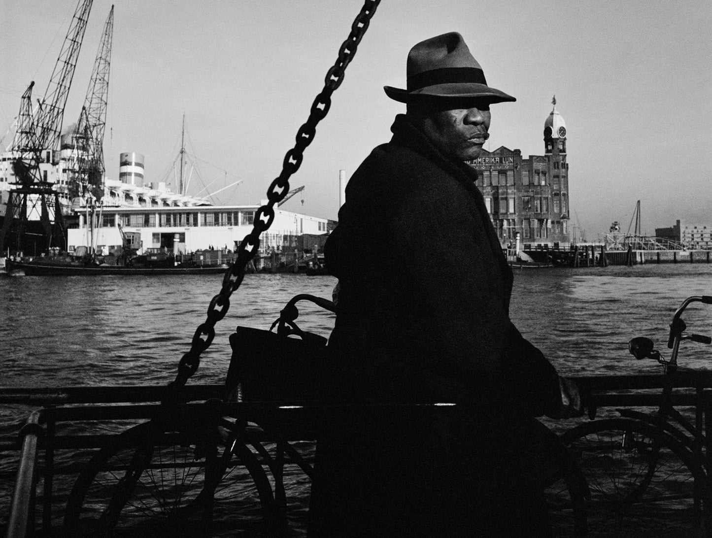 Op de veerboot, Cas Oorthuys