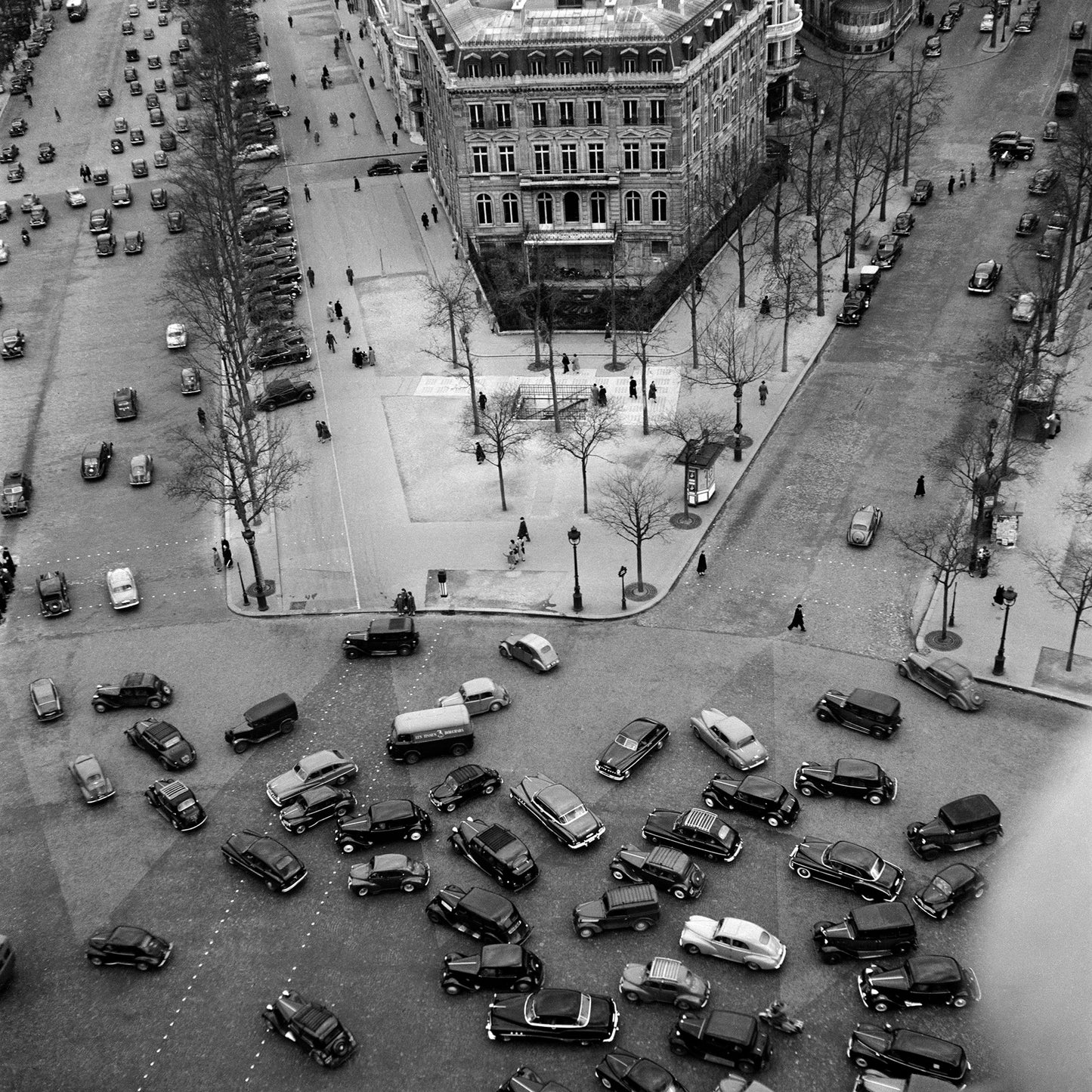 Place de l'étoile, Cas Oorthuys