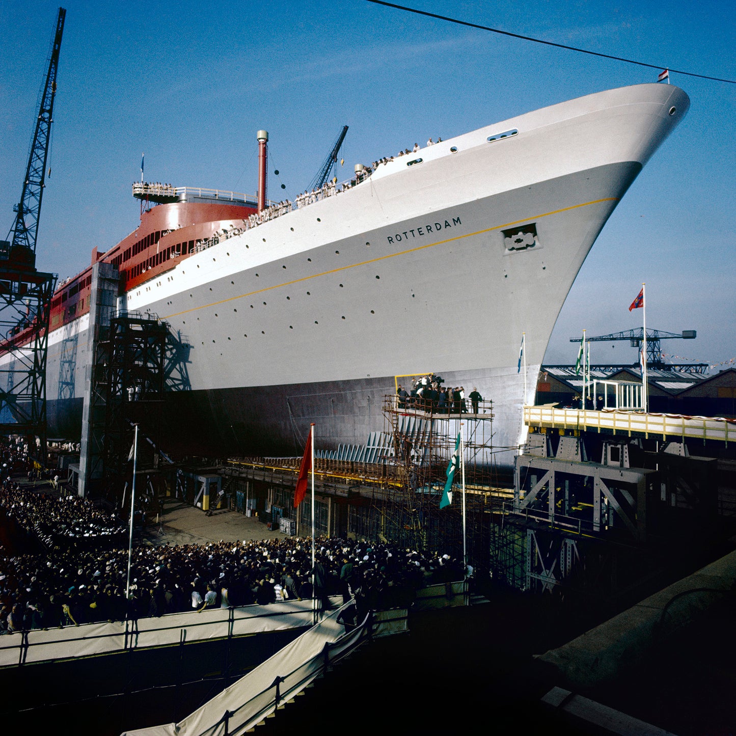 Tewaterlating, Cas Oorthuys