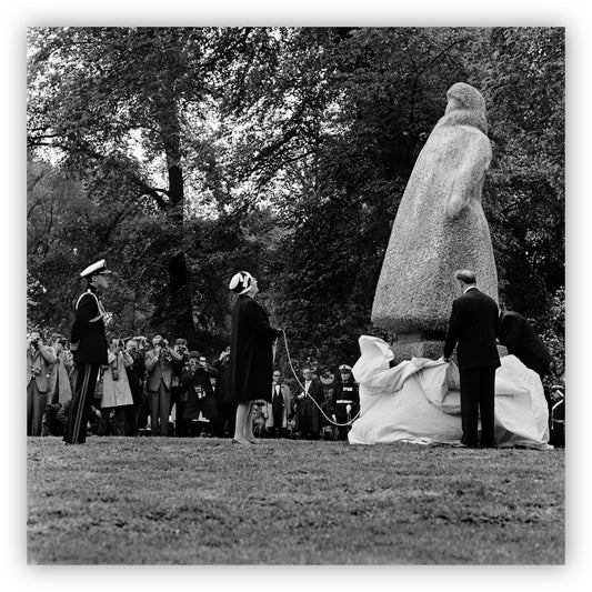 Wilhelmina standbeeld, Herbert Behrens