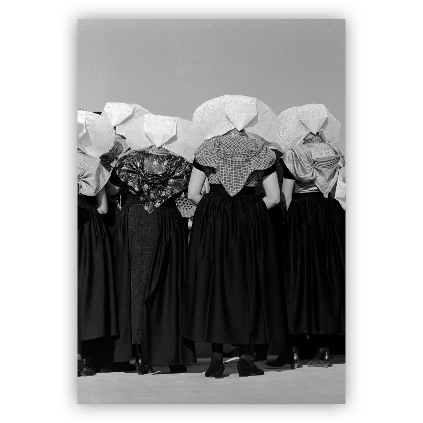 Vrouwen met protestantse klederdracht, Cas Oorthuys