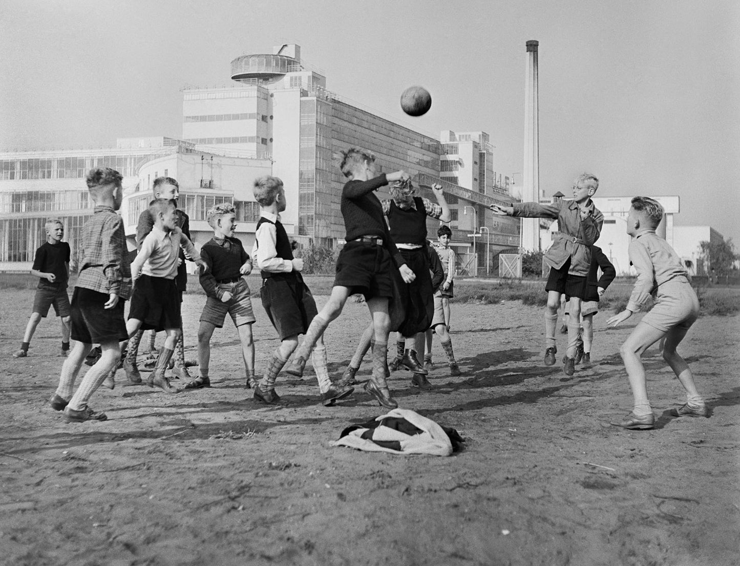 Voetballen bij de Van Nellefabriek, Ed van Wijk